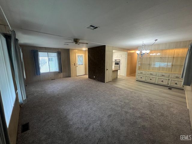 4401 Hughes Lane 106, Bakersfield, CA 93304