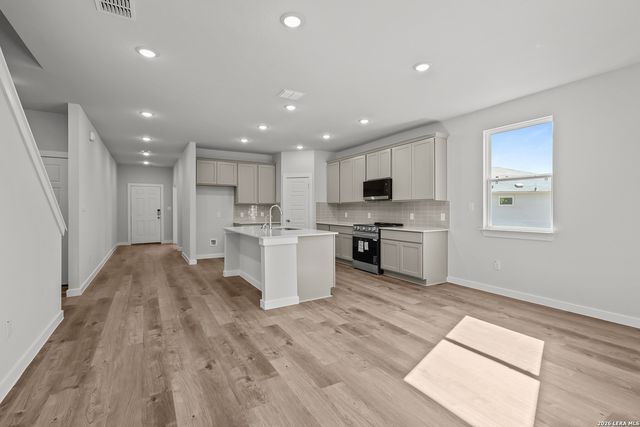 8713 RUCKER POND TRAIL, San Antonio, TX 78252