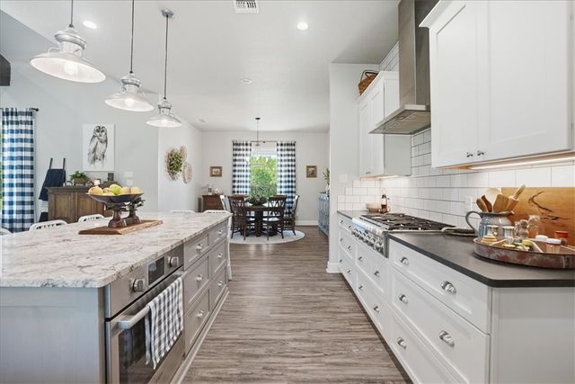6137 Main, Mathis, TX 78368