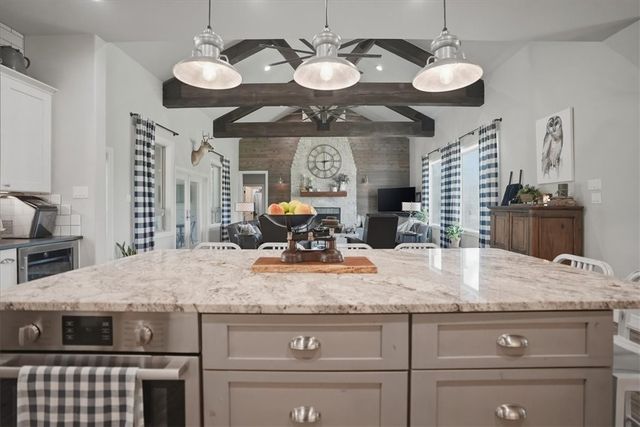 6137 Main, Mathis, TX 78368