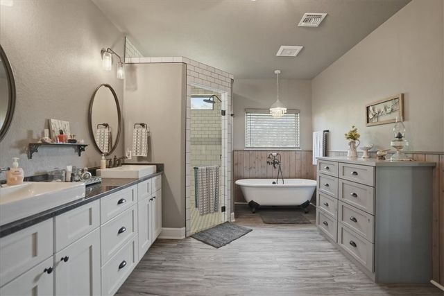 6137 Main, Mathis, TX 78368