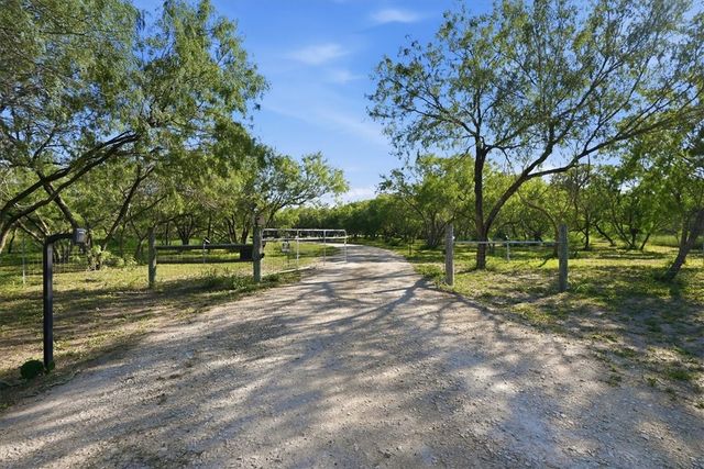 6137 Main, Mathis, TX 78368