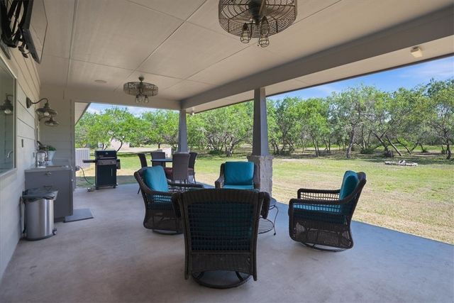 6137 Main, Mathis, TX 78368
