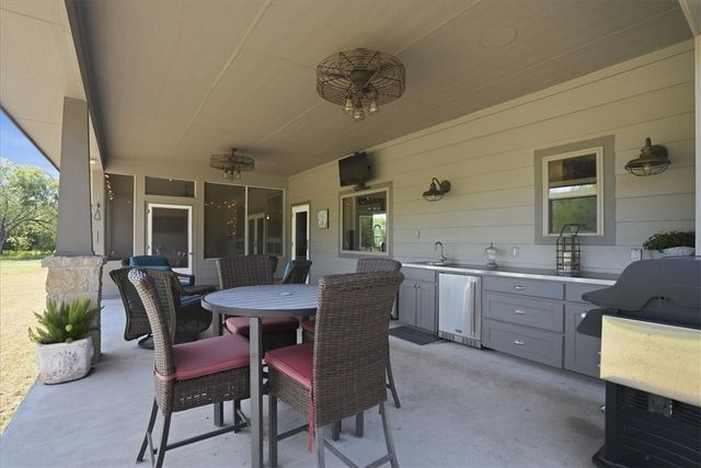 6137 Main, Mathis, TX 78368