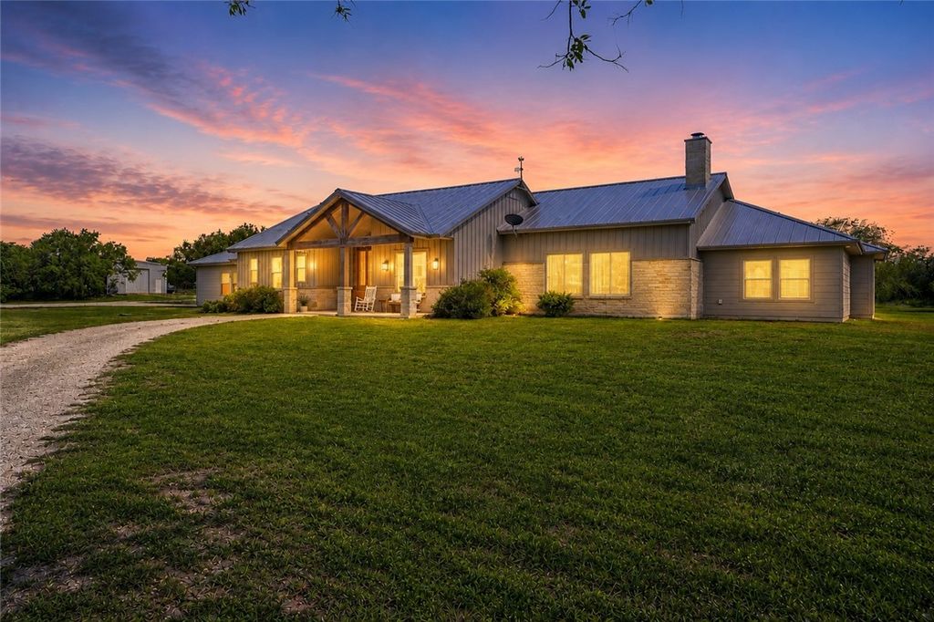 6137 Main, Mathis, TX 78368