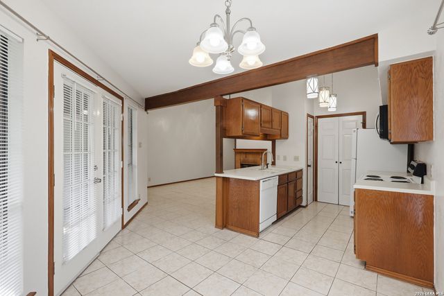 8633 Datapoint Dr Apt 258, San Antonio, TX 78229