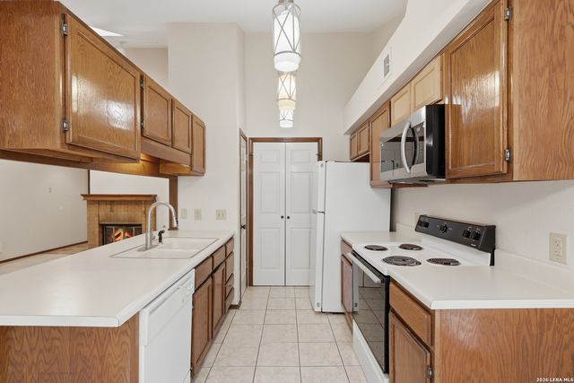 8633 Datapoint Dr Apt 258, San Antonio, TX 78229