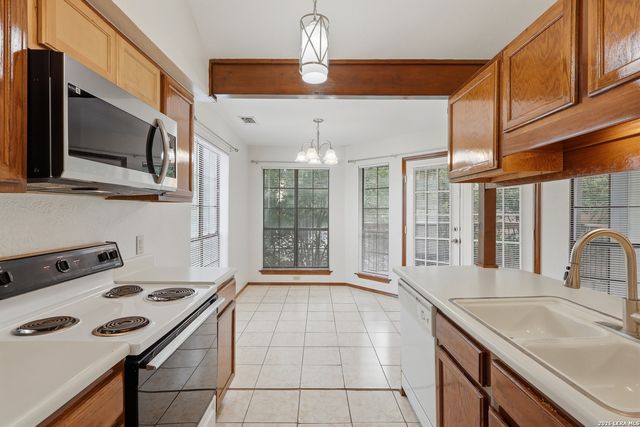 8633 Datapoint Dr Apt 258, San Antonio, TX 78229