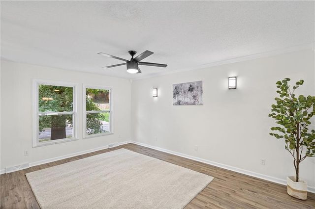 9321 NW 68th Street, Kansas City, MO 64152