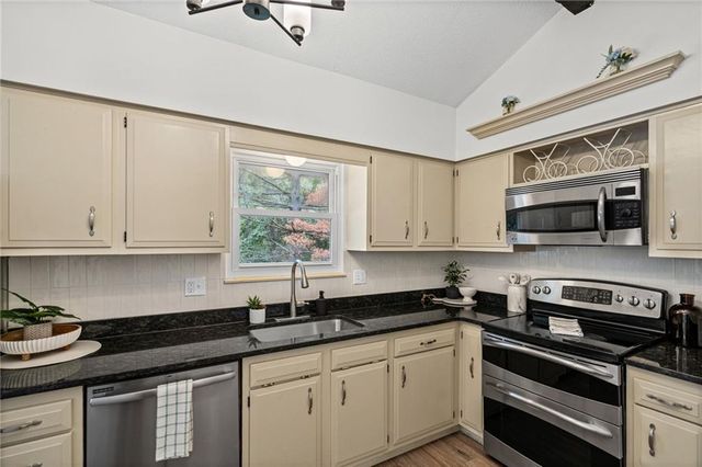 9321 NW 68th Street, Kansas City, MO 64152