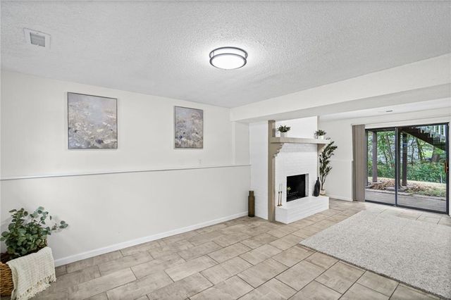 9321 NW 68th Street, Kansas City, MO 64152