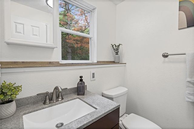 9321 NW 68th Street, Kansas City, MO 64152