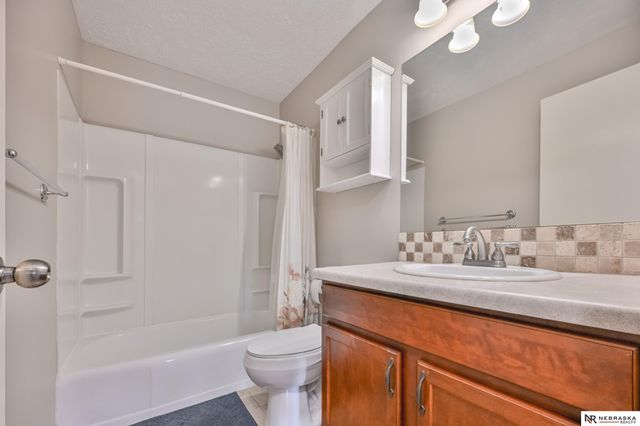 7530 Vine Street, Lincoln, NE 68505