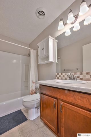 7530 Vine Street, Lincoln, NE 68505