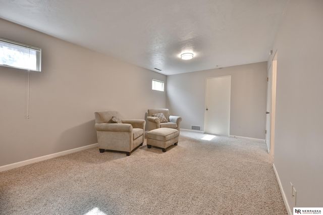 7530 Vine Street, Lincoln, NE 68505