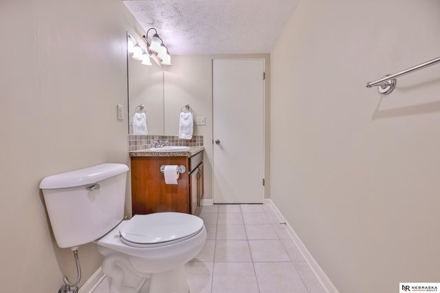 7530 Vine Street, Lincoln, NE 68505