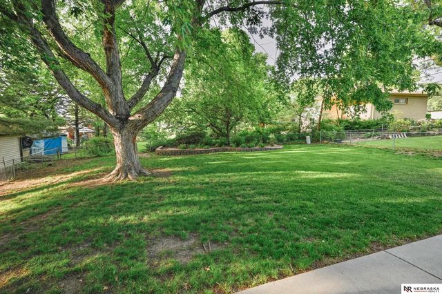 7530 Vine Street, Lincoln, NE 68505