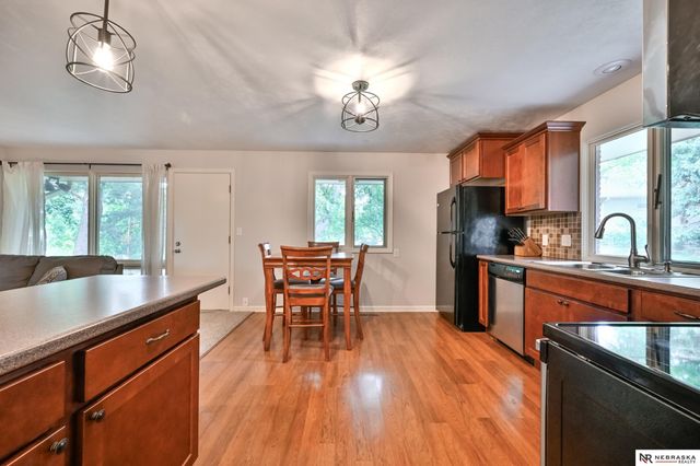 7530 Vine Street, Lincoln, NE 68505