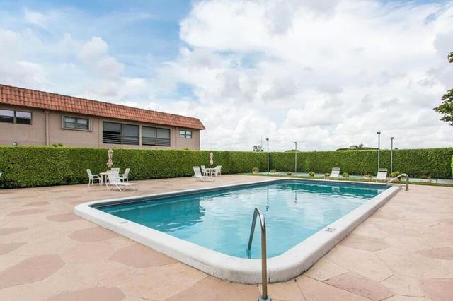2101 W Woolbright Rd J202, Boynton Beach, FL 33426