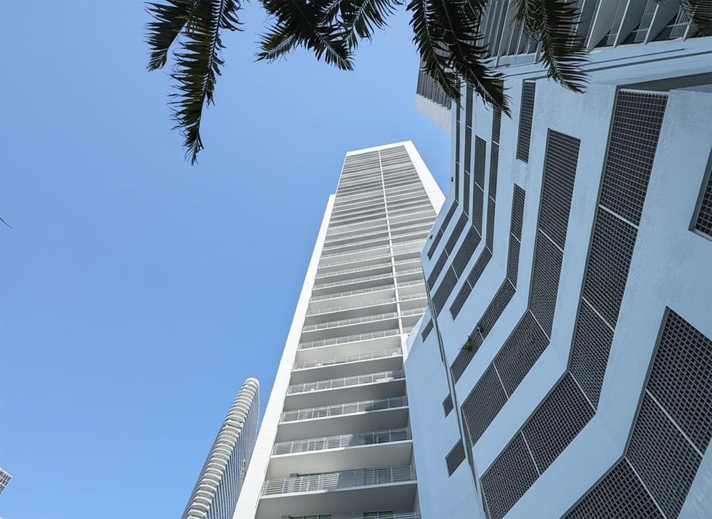 325 S Biscayne Blvd LPH18, Miami, FL 33131