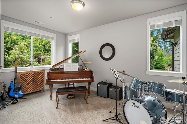 9233 255th Avenue NE, Redmond, WA 98053