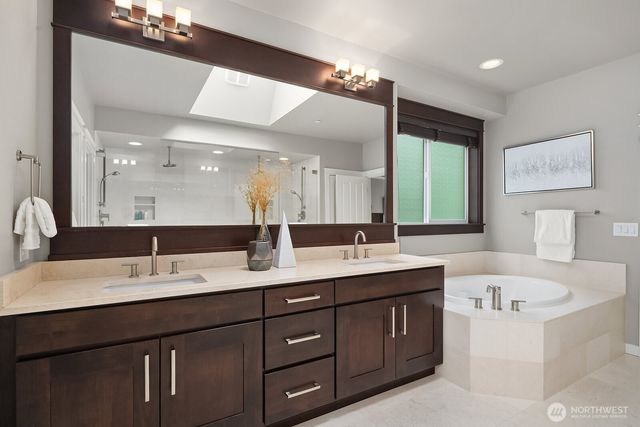 9233 255th Avenue NE, Redmond, WA 98053
