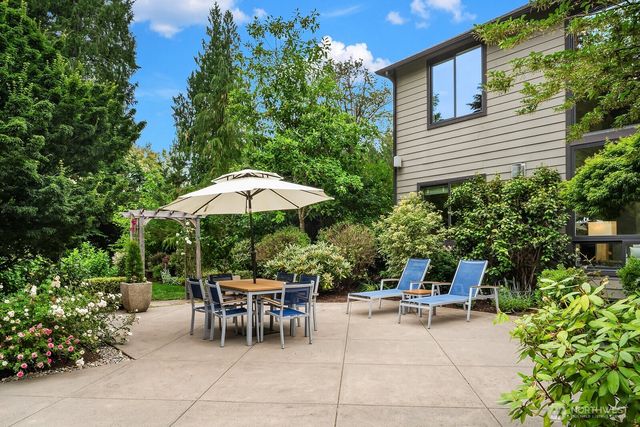 9233 255th Avenue NE, Redmond, WA 98053