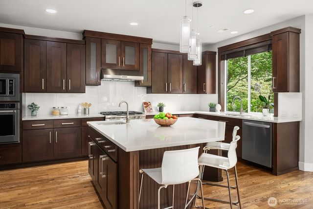 9233 255th Avenue NE, Redmond, WA 98053
