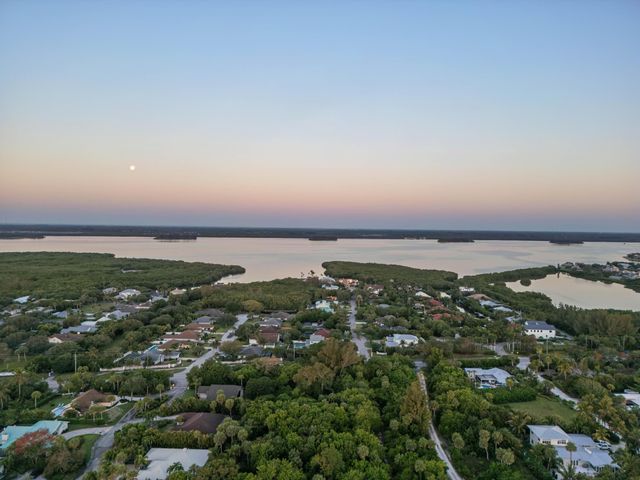 2170 Seminole Shores Lane, Vero Beach, FL 32963