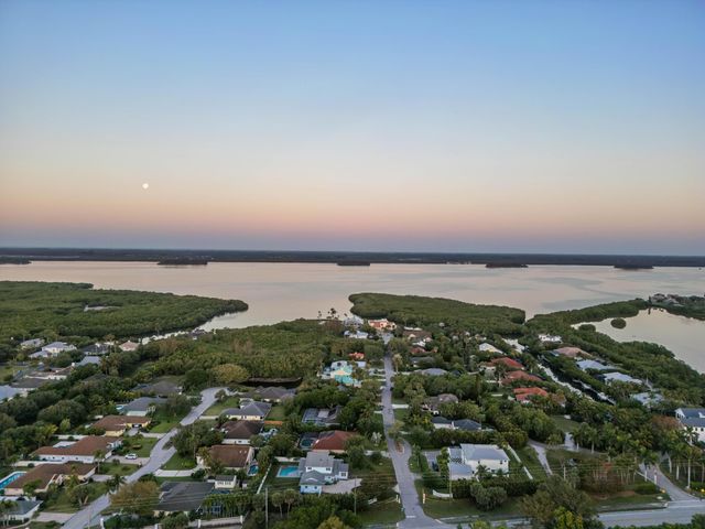 2170 Seminole Shores Lane, Vero Beach, FL 32963