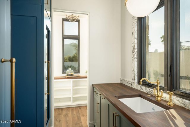 5902 E CACTUS WREN Road, Paradise Valley, AZ 85253