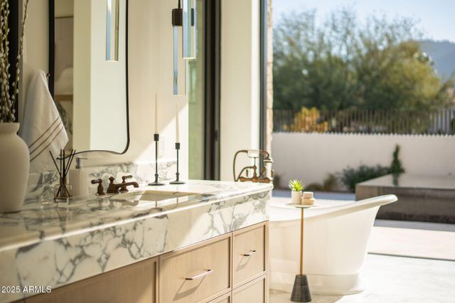 5902 E CACTUS WREN Road, Paradise Valley, AZ 85253