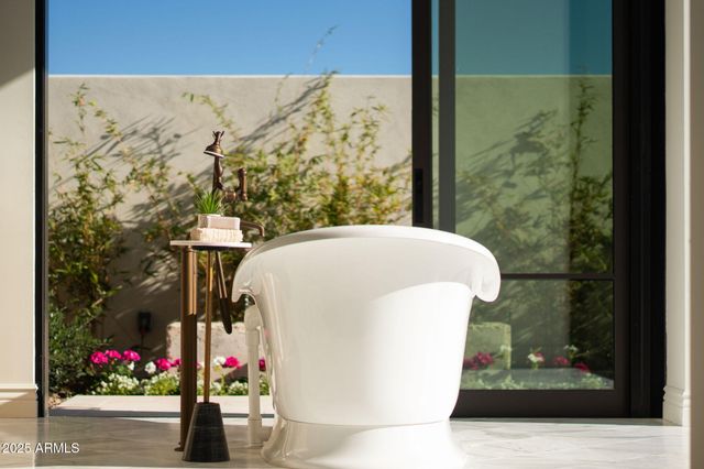 5902 E CACTUS WREN Road, Paradise Valley, AZ 85253