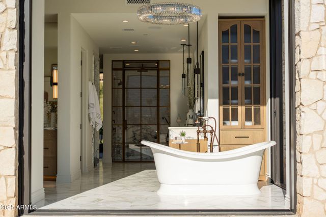 5902 E CACTUS WREN Road, Paradise Valley, AZ 85253