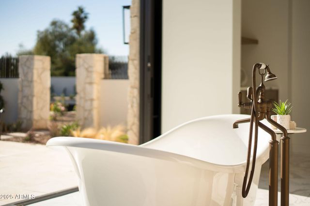 5902 E CACTUS WREN Road, Paradise Valley, AZ 85253