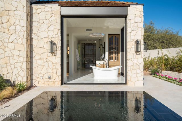 5902 E CACTUS WREN Road, Paradise Valley, AZ 85253