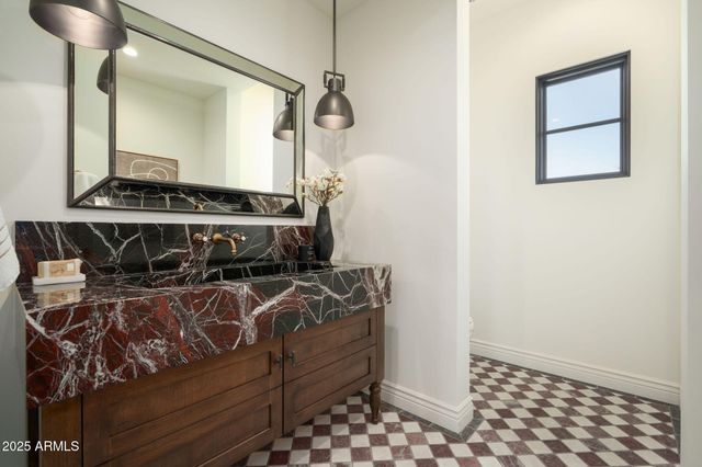 5902 E CACTUS WREN Road, Paradise Valley, AZ 85253