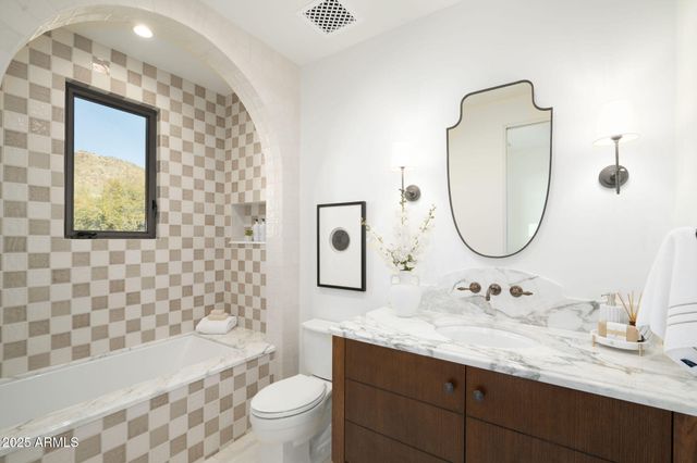 5902 E CACTUS WREN Road, Paradise Valley, AZ 85253