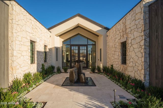 5902 E CACTUS WREN Road, Paradise Valley, AZ 85253