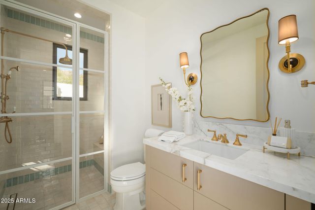 5902 E CACTUS WREN Road, Paradise Valley, AZ 85253