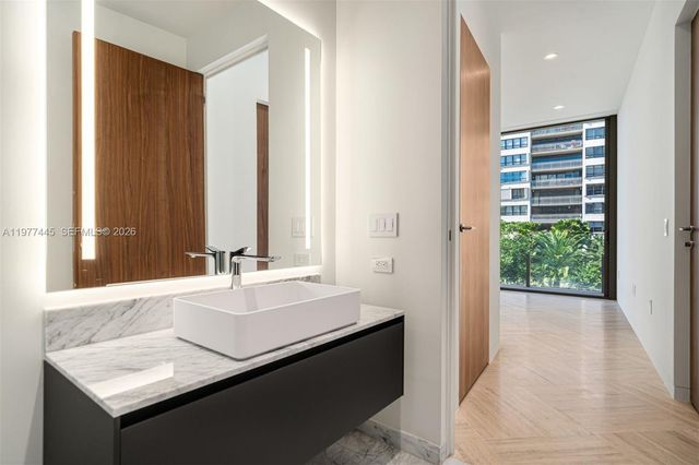 5 GROVE ISLE DR M403, Coconut Grove, FL 33133