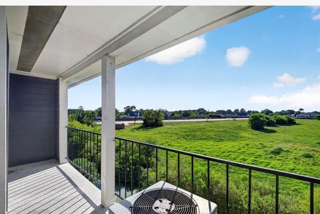 18511 Egret Bay Boulevard 312, Webster, TX 77058