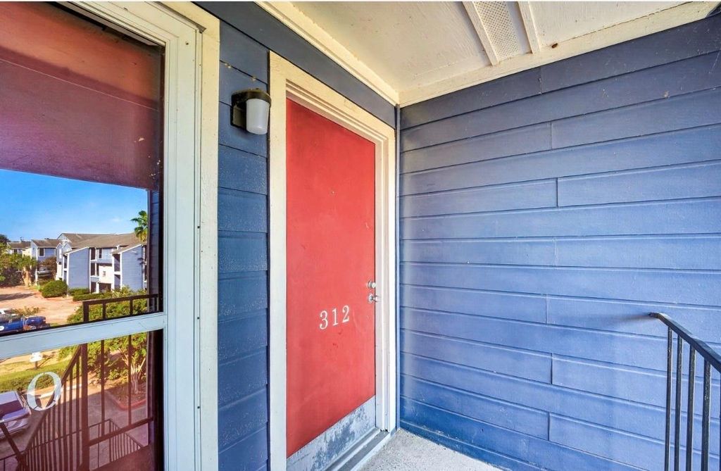 18511 Egret Bay Boulevard 312, Webster, TX 77058