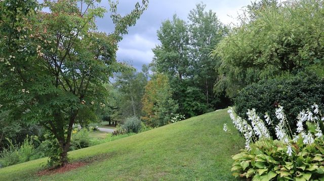 1 Deer Run, Charlton, MA 01507