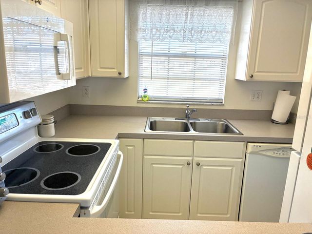 4703 1ST COURT W 393, Bradenton, FL 34207