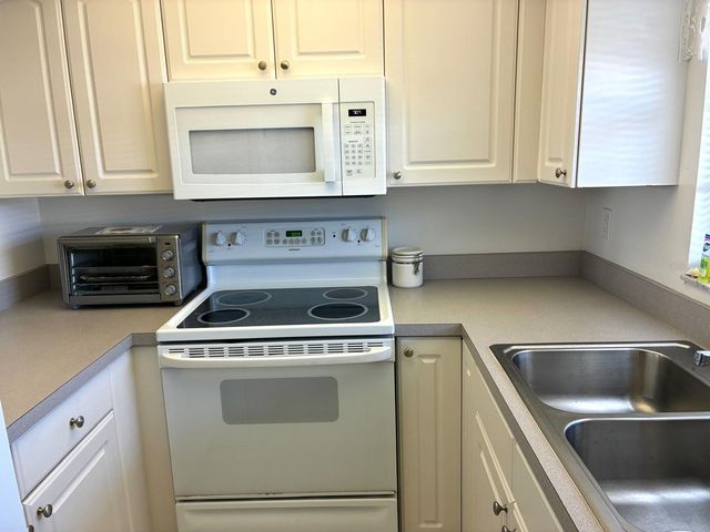 4703 1ST COURT W 393, Bradenton, FL 34207