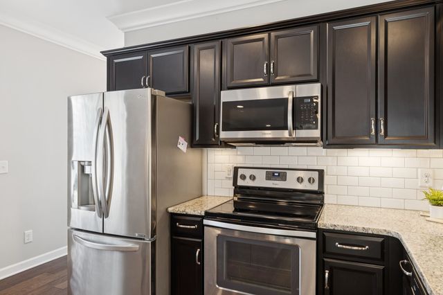 100 Walden Village Ct, Nashville, TN 37210