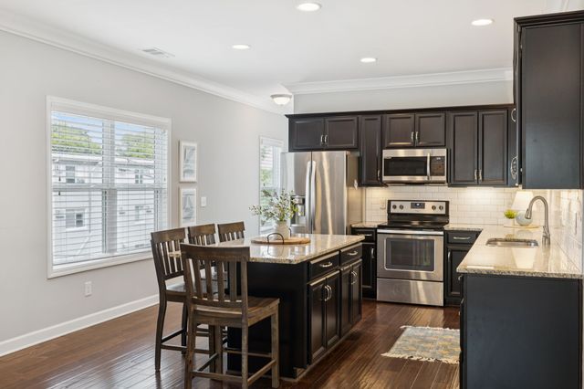 100 Walden Village Ct, Nashville, TN 37210