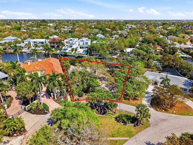 114 ISLAND CIRCLE, Sarasota, FL 34242