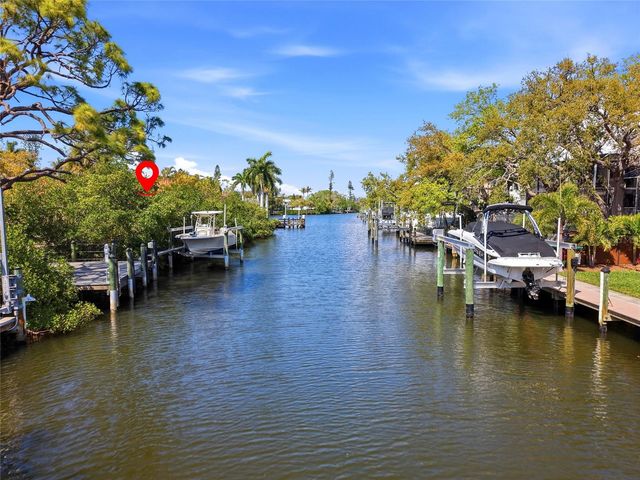 114 ISLAND CIRCLE, Sarasota, FL 34242